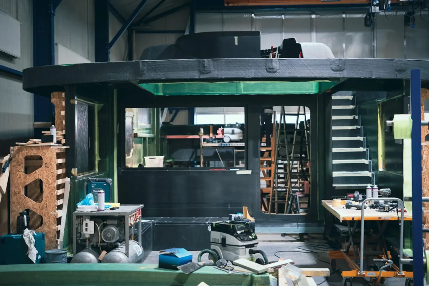 Yacht superstructure and work platforms in the workshop