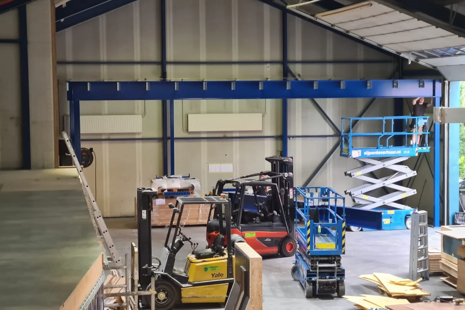 Production hall with overhead crane and work equipment