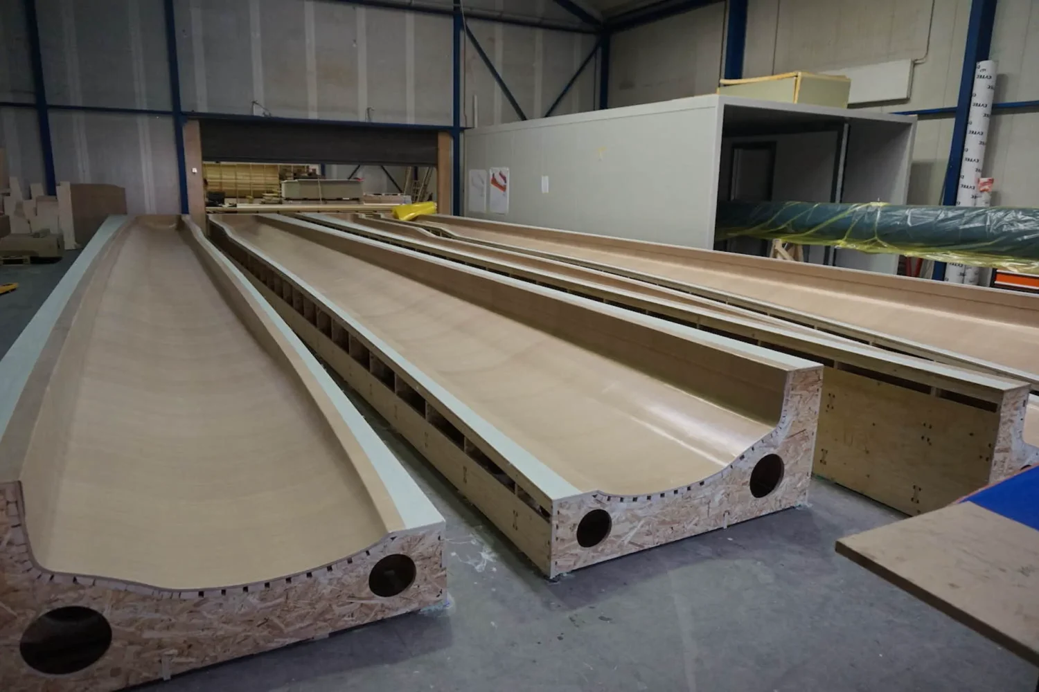 Long hollow mold sections in the workshop
