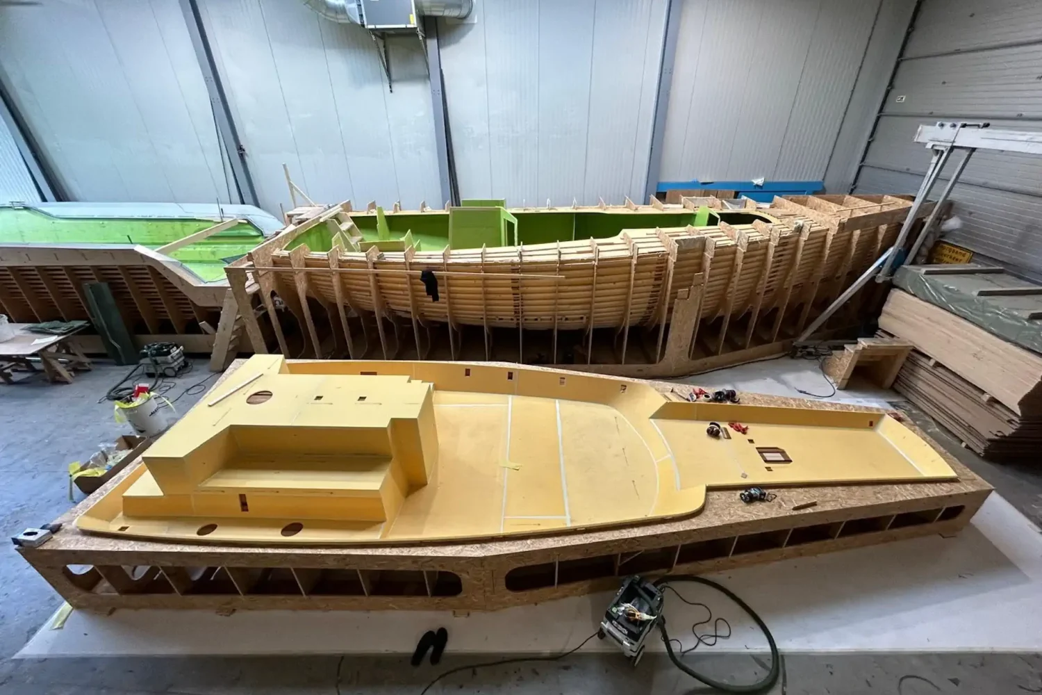 Boat mold and loose components in the workshop