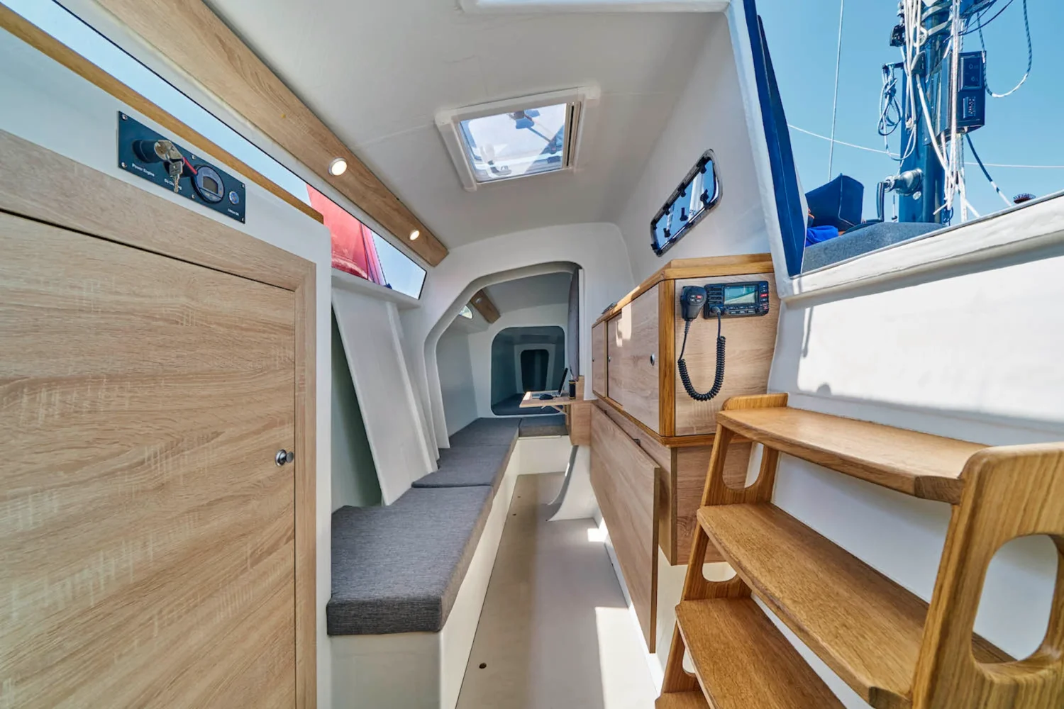 Narrow passage and storage space in a catamaran