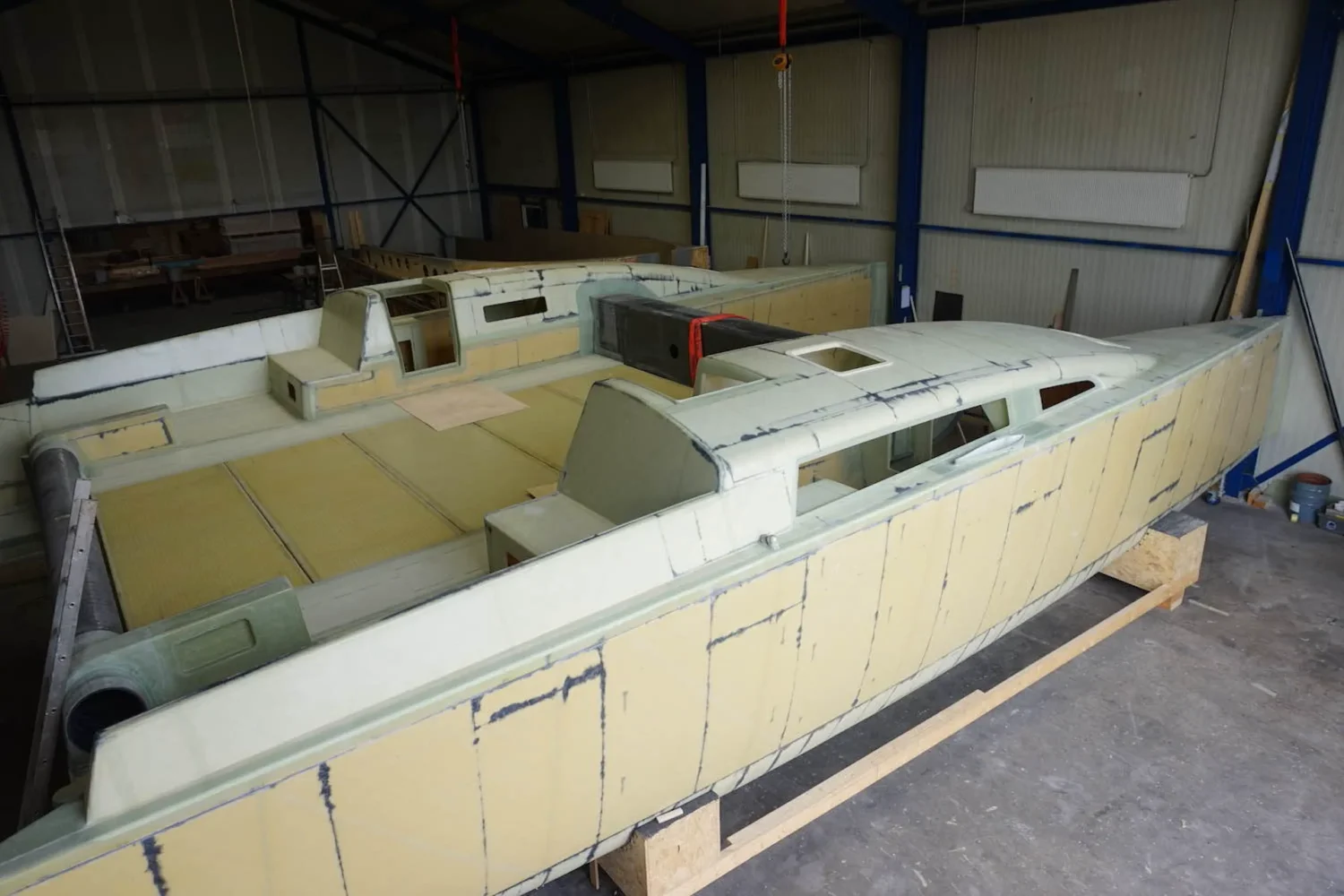 Catamaran hull with exposed interior structure