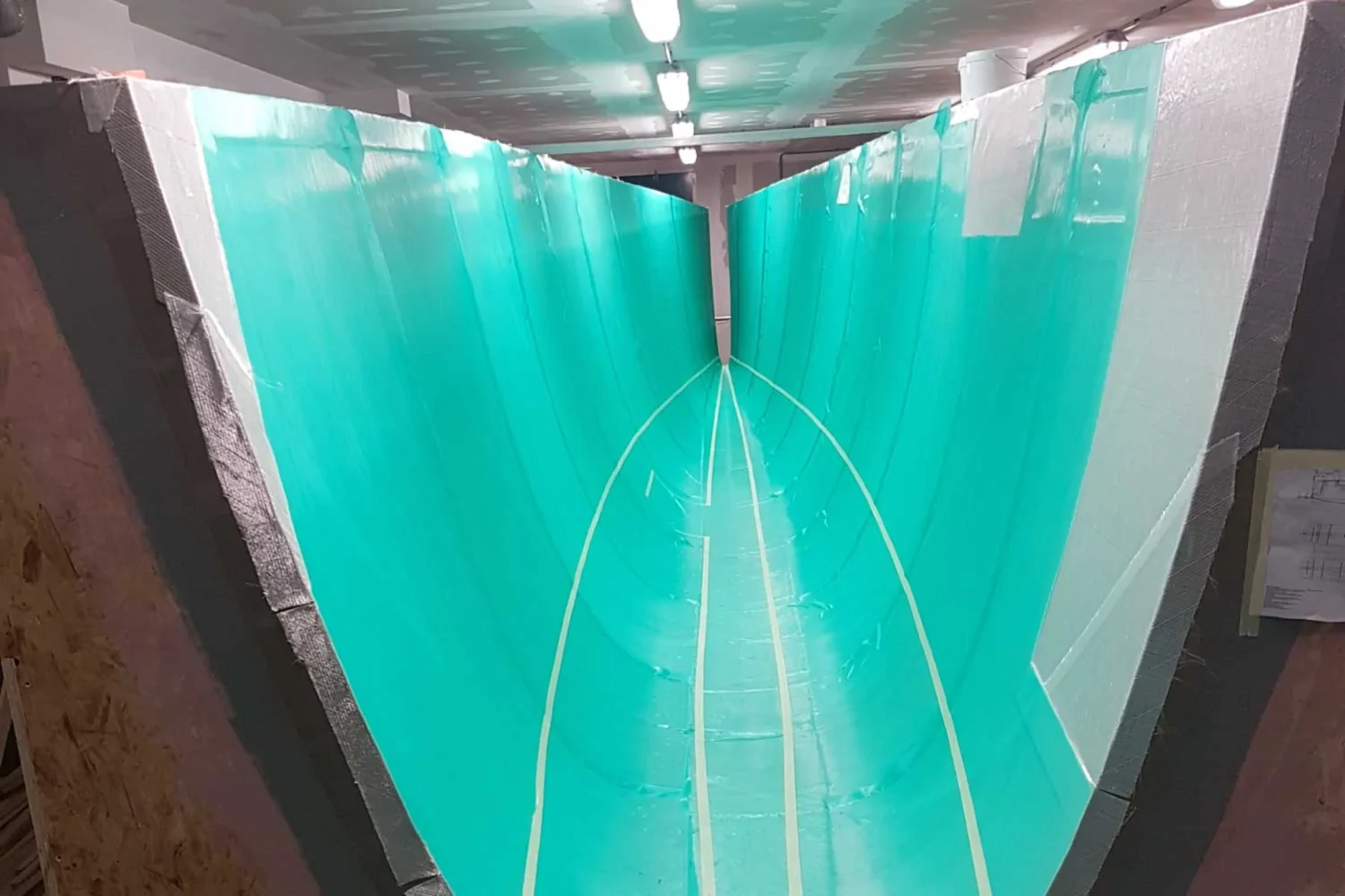 Green interior of a hull mold