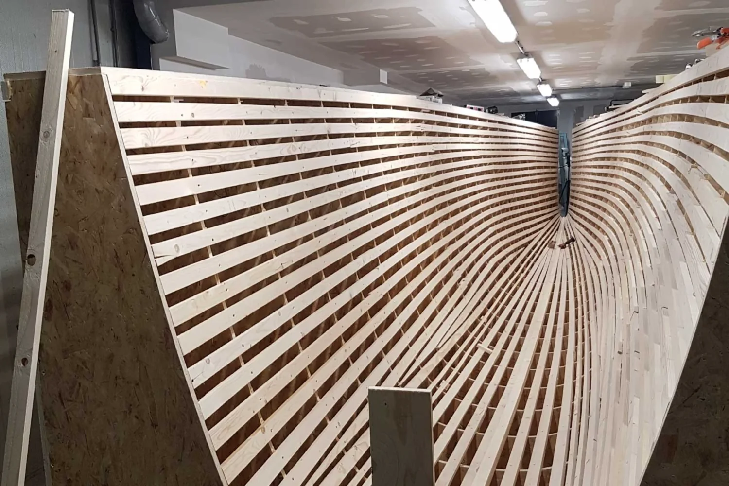 Wooden batten frame for a hull mold