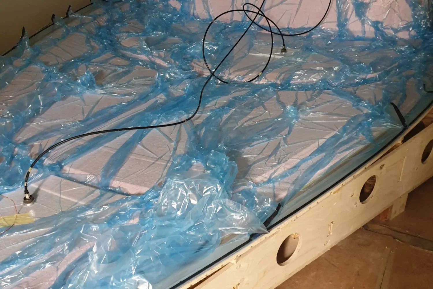 Detail of vacuum film and hoses on a composite component