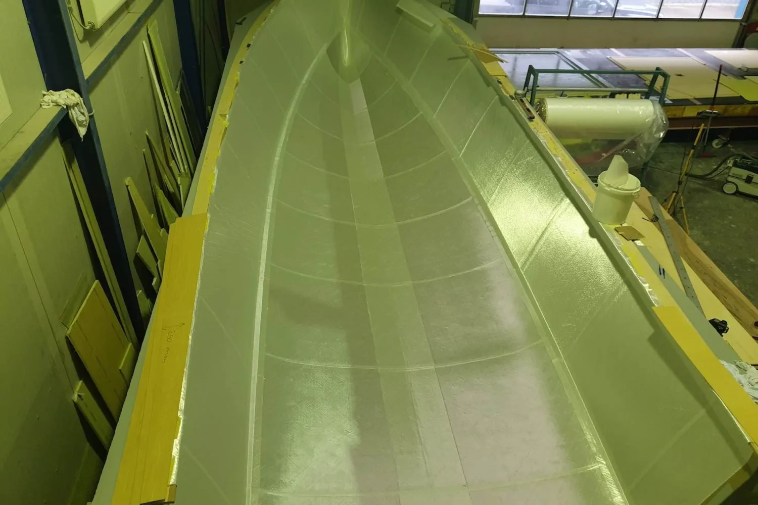 Glossy inside surface of a long hull mould